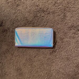 Silver Wallet with Crocodile Texture and Iridescent Finish